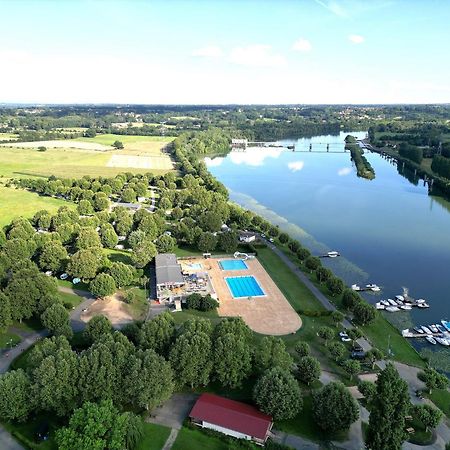 Camping De Thoissey *** Eksteriør billede