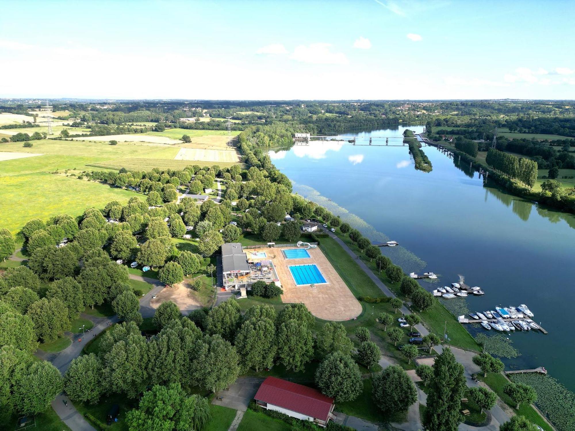 Camping De Thoissey *** Eksteriør billede