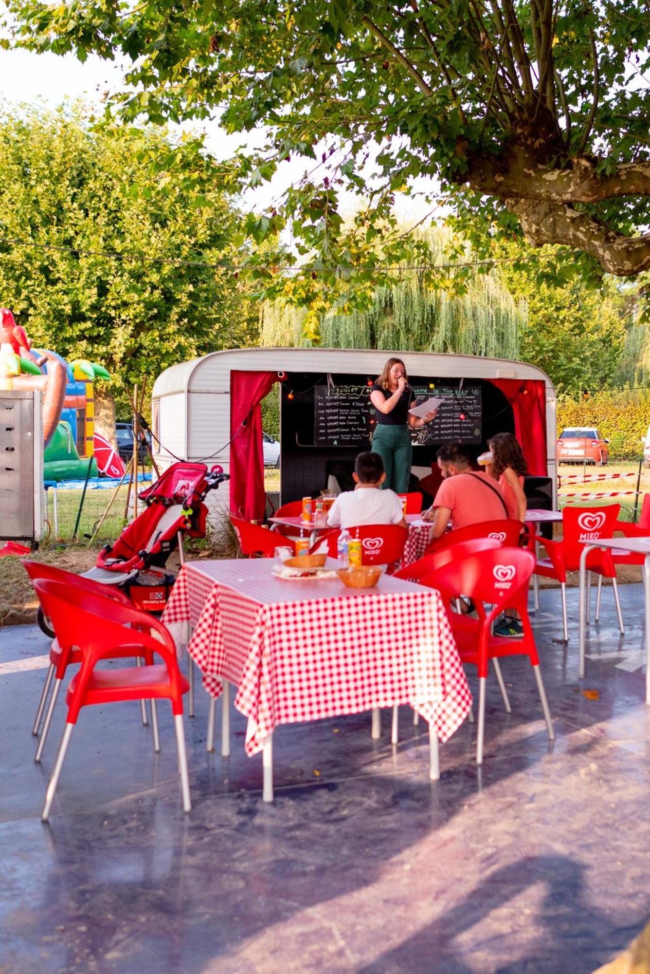 Camping De Thoissey *** Eksteriør billede